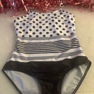 Girls Polka Dot & Striped Swimsuit (8)